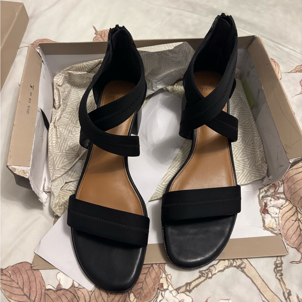 Donald Pliner Anitra Sandal. US. 9.5. Black. Great condition.